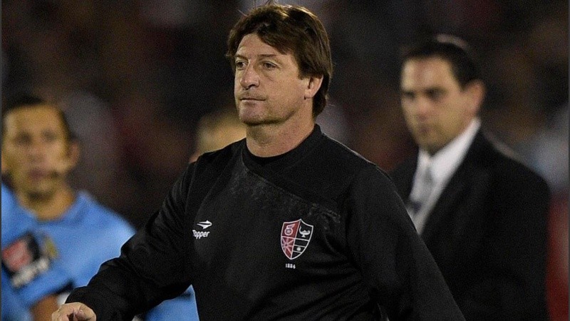 El ex volante leproso tenía un acuerdo con la dirigencia y muchas ganas de volver al club, pero se bajó por la resistencia del hincha.