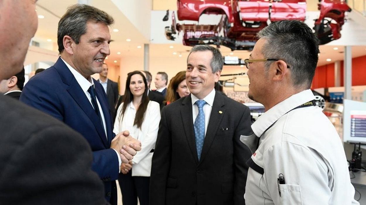 El ministro encabezó un acto en Zárate con empresarios del rubro automotriz. 
