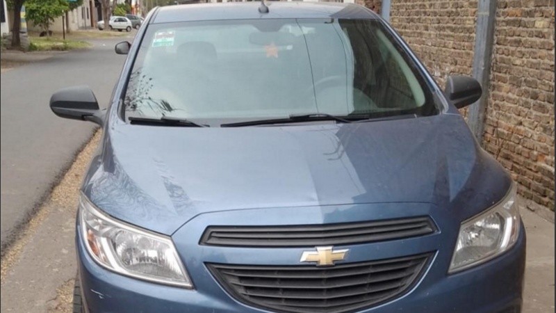 El auto fue abandonado en una cuadra de barrio Triángulo, a casi 2 kilómetros del lugar del ataque.