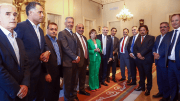 La Liga de Gobernadores pidió paz y convocó a una reunión.