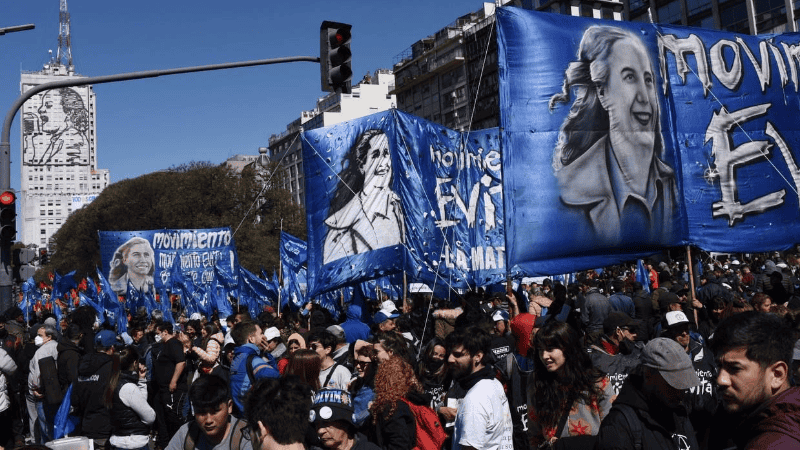 Miles de personas se movilizaron este viernes en Buenos Aires, Rosario y otras ciudades.