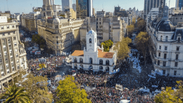 Miles de personas se movilizaron este viernes en Buenos Aires, Rosario y otras ciudades.