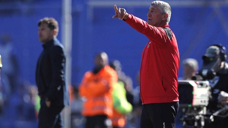 Gustavo Tognarelli debutó en el banco leproso con un gran triunfo.