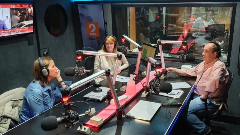 Carolina Binner en los estudios de Radio 2.