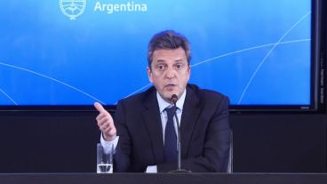 El ministro de Economía brindó una conferencia de prensa por la tarde.