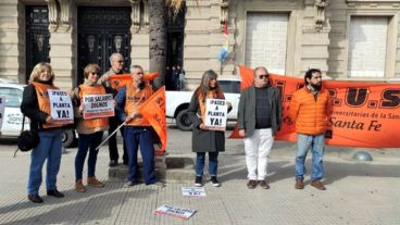 Los dos sindicatos médicos se expresaron disconformes tras la primera reunión.