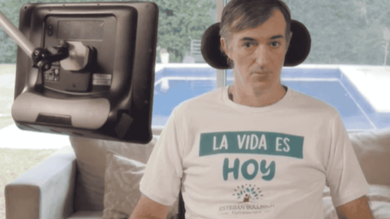 El senador Esteban Bullrich permanece internado.