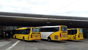 La suba escalonada provocará un salto del 40 por ciento del costo del boleto interurbano en un mes.