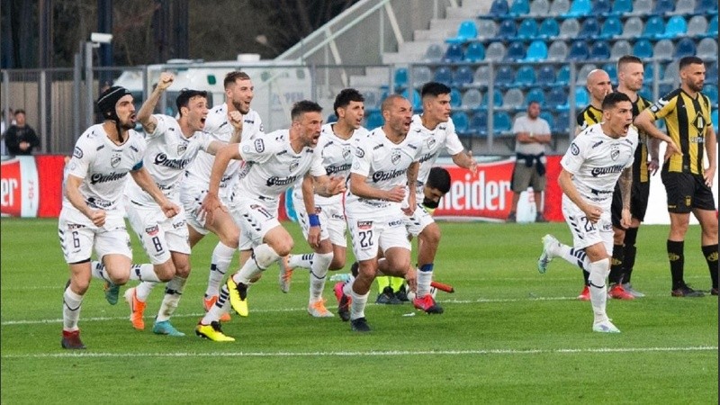 Quilmes dejó en el camino a Deportivo Madryn en la definición por penales.