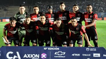 Los once titulares leproso que salieron a jugar contra la T en San Luis.