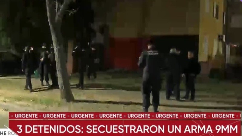 Decenas de uniformados trabajaban en la zona.