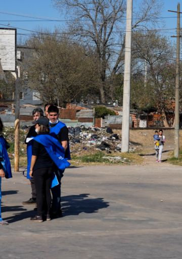 Barrio Ludueña: tras los allanamientos y entre los tiros, el Estado intenta recuperar terreno