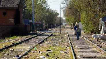 Parte del paisaje del barrio en Solís y las vías.