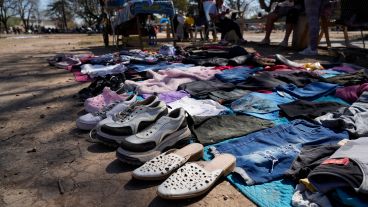 La feria de la plaza Pocho Lepratti uno de los espacios elegidos por los vecinos para sobrevivir.