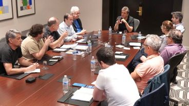 Massa y su equipo en la previa al encuentro con Georgieva.