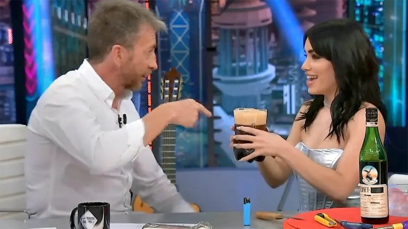 Lali Esposito pasó por la TV española y mostró que lleva el barrio en la sangre.