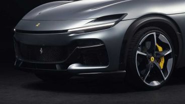 El modelo cuenta con las llamadas "suicide doors"