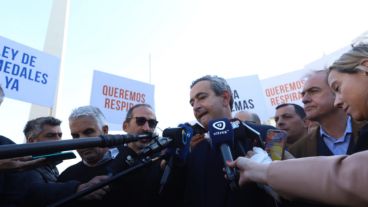 Los intendentes fueron a plantear la problemática al Obelisco.