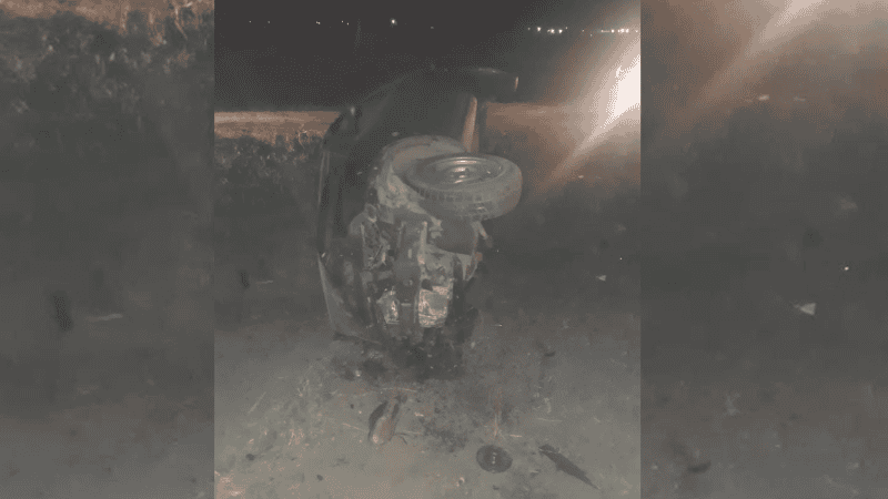 Así quedó el vehículo volcado.