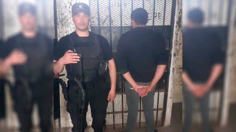 El hombre fue detenido al circular en moto sin patente.