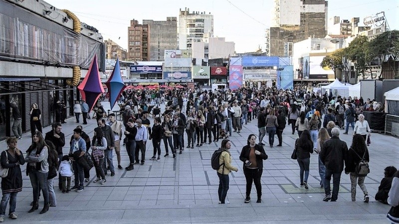 Las largas colas, muestras de la gran convocatoria.