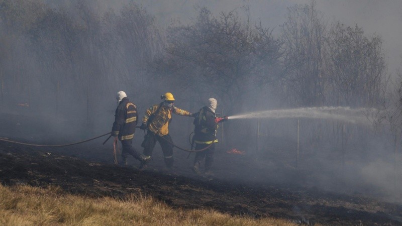 Brigadistas en la zona de las islas entrerrianas.