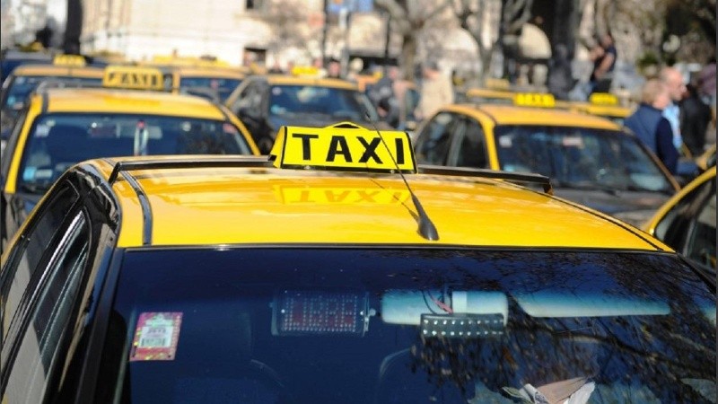 Tomar un taxi en Rosario cuesta desde este lunes un 35 por ciento más caro.