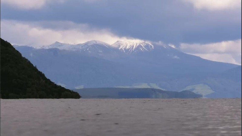 Terremotos y deformaciones en curso que indican disturbios volcánicos menores.