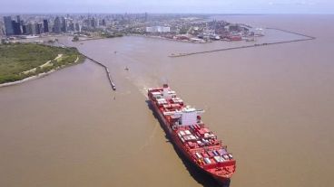 Las exportaciones cayeron en agosto y hubo déficit comercial por tercer mes consecutivo.