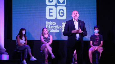 Perotti defendió la oferta salarial de la provincia y también el Boleto Educativo Gratuito