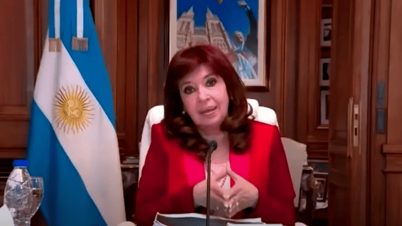 Cristina Kirchner fue condenada a 6 años de prisión y la inhabilitación permanente para ejercer cargos públicos..