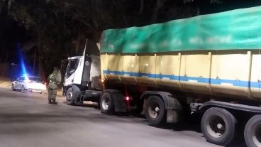 El vehículo terminó secuestrado junto a su cargamento.