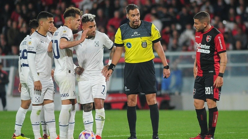 Independiente se impuso en la pelea y le ganó a Newell's.
