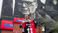 Dos símbolos leprosos en Leeds: el homenaje de Maxi Rodríguez al Loco Bielsa