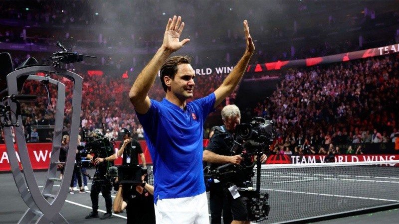 Visiblemente emocionado, Federer se despidió del tenis profesional
