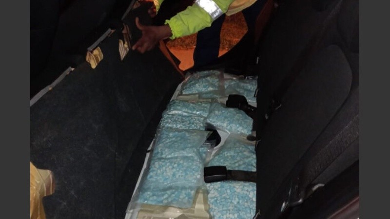 La impresionante carga de pastillas estaba debajo del asiento trasero.