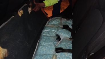 La impresionante carga de pastillas estaba debajo del asiento trasero.