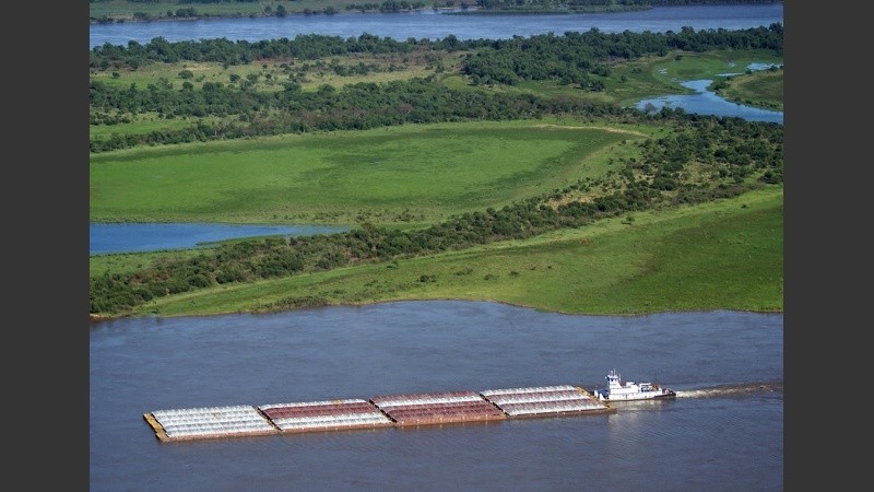 La hidrovía es la principal obra de infraestructura logística del país