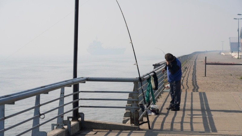 El humo, nuevamente protagonista de la mañana en la región.