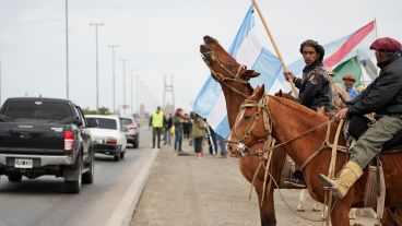 La marcha en el puente en contra de la Ley de Humedales