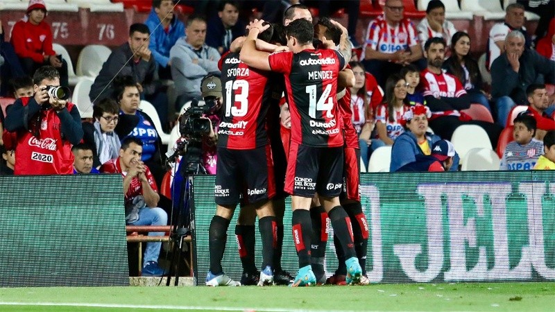 La Lepra terminó festejando luego de sufrir en el segundo tiempo.