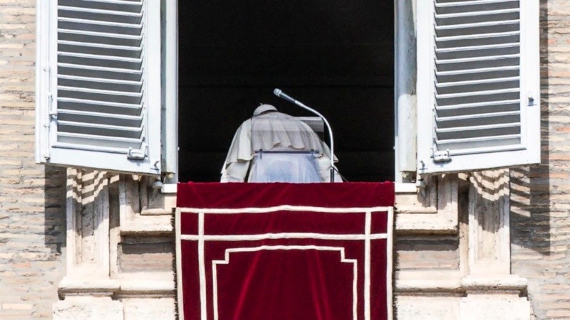 Francisco este domingo en el Ángelus, en la plaza de San Pedro.