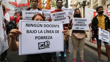 Docentes y gobierno tuvieron otra reunión paritaria con clima de tensión.