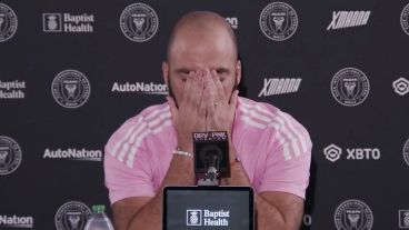 Pipita, quebrado por la emoción al anunciar su retiro del fútbol