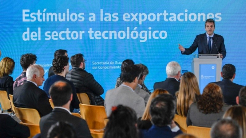 El ministro durante la presentación.
