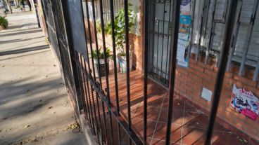 La policía trabajaba en la zona del crimen.