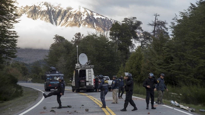 El operativo se inició en la madrugada de este martes con corte sobre la ruta 40.