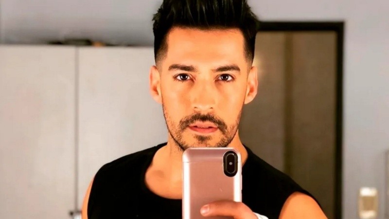 El bailarín cuida animales a cambio de comida y lugar donde dormir. 