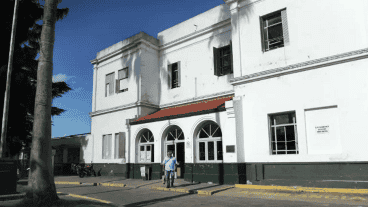 El agente fue derivado al hospital Roque Sáenz Peña.