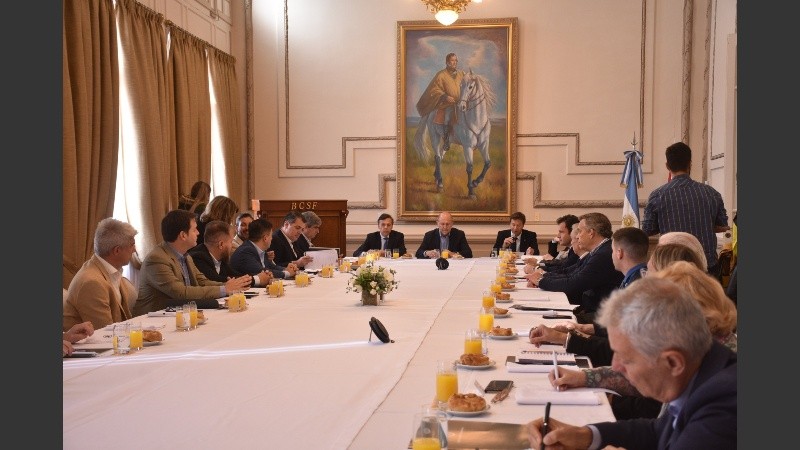 Reunión sobre la hidrovía en la Bolsa de Comercio de Santa Fe